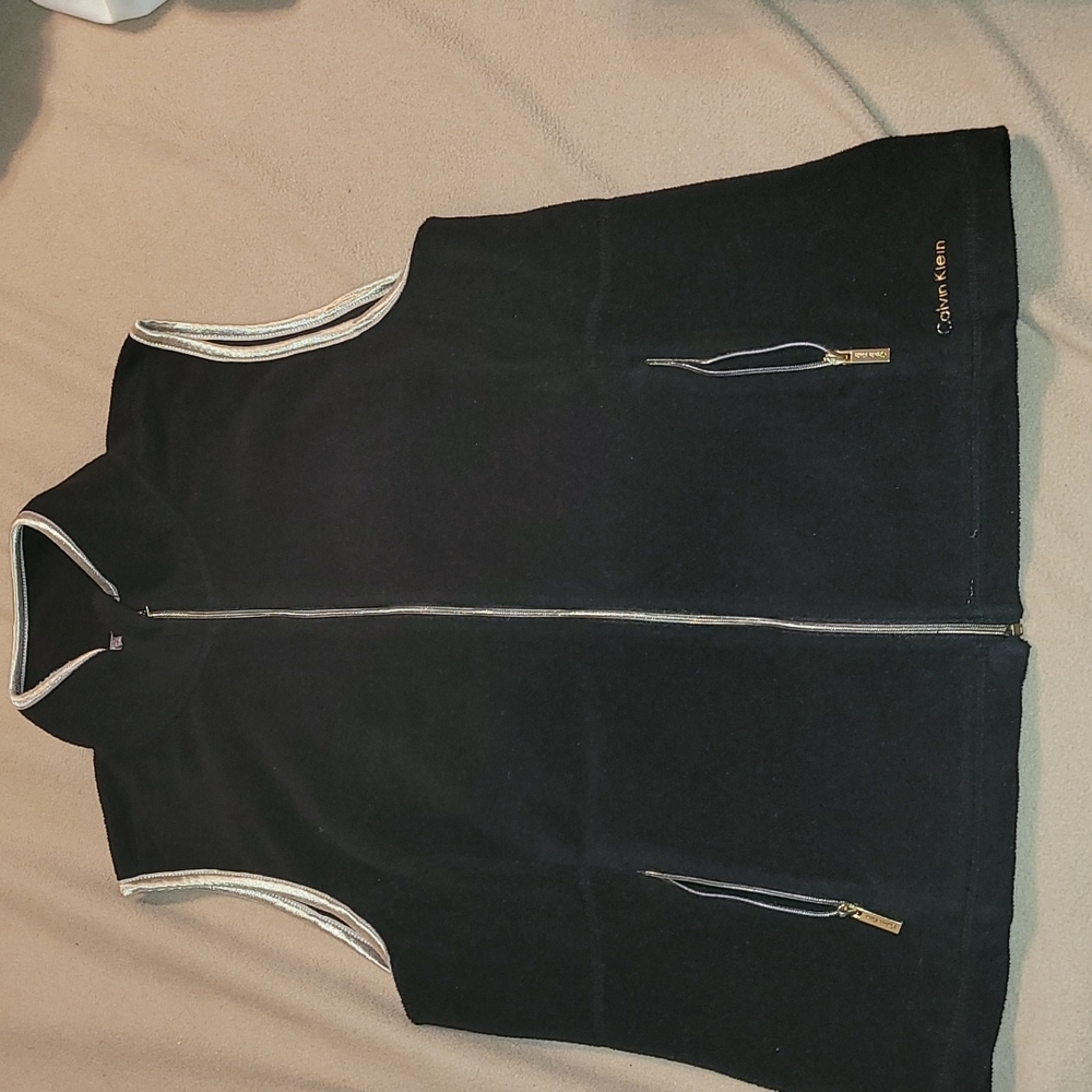 Black and gold Fleece vest ❤
